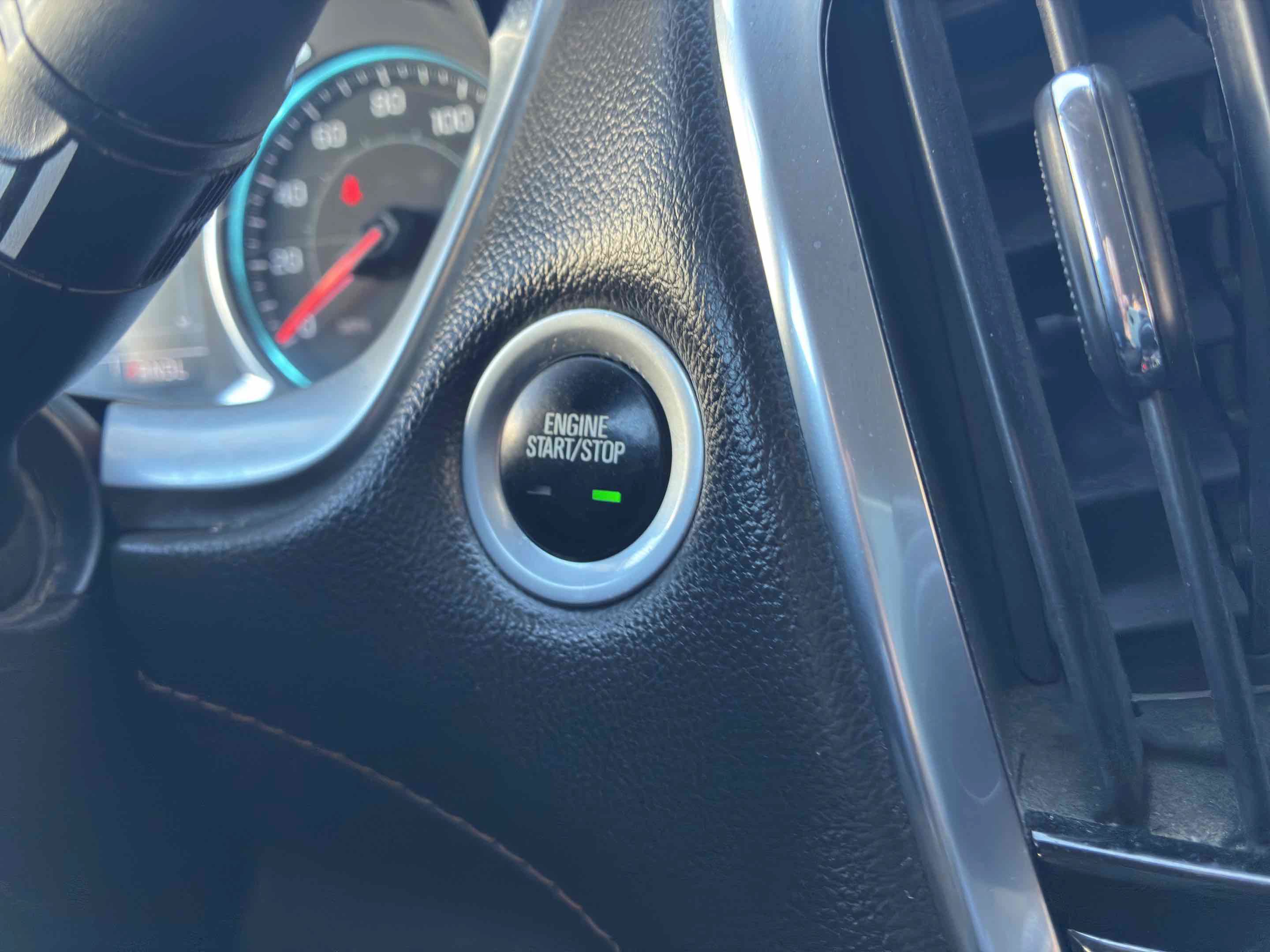 Used 2019 Chevrolet Traverse LT FWD image 33