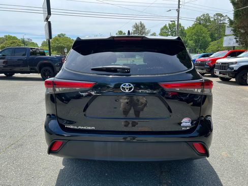 Used 2022 Toyota Highlander XLE FWD image 5