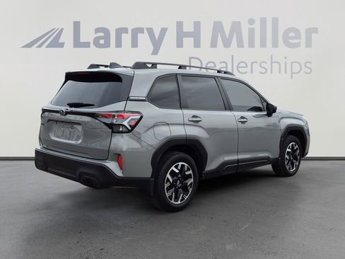 Used 2025 Subaru Forester Premium AWD/4WD image 5