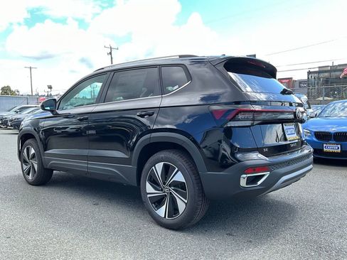 New 2025 Volkswagen Taos SE image 6