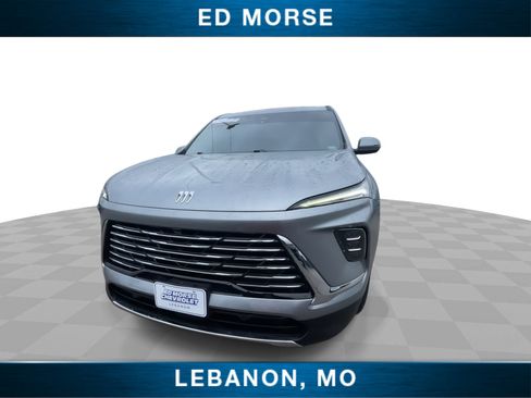 Used 2025 Buick Enclave Preferred image 3