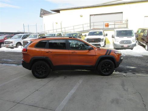 Used 2016 Jeep Cherokee Trailhawk w/ Comfort/Convenience Group image 8