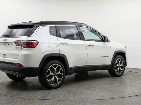 Used 2025 Jeep Compass Limited AWD/4WD image 9