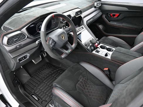 Used 2023 Lamborghini Urus Performante image 4
