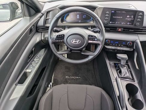 Used 2025 Hyundai Elantra Sport FWD image 14