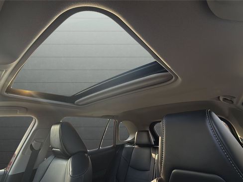 Used 2021 Toyota RAV4 XLE Premium image 10