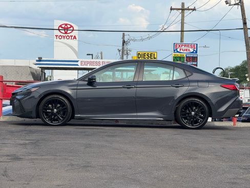 Used 2025 Toyota Camry SE FWD image 8