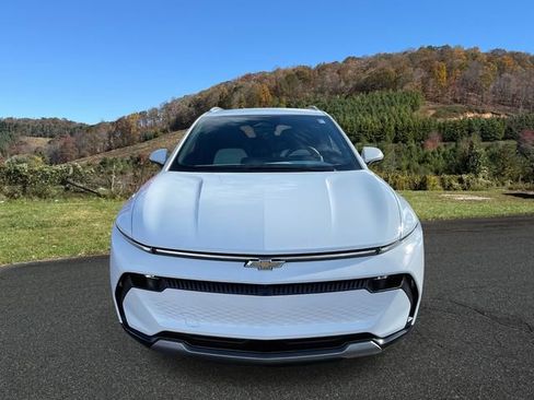 Used 2025 Chevrolet Equinox EV LT image 2