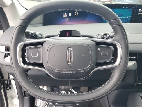 New 2026 Lincoln Navigator L Reserve AWD/4WD image 16
