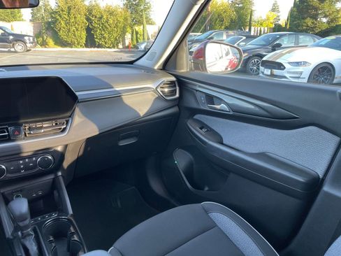 Used 2025 Chevrolet TrailBlazer LT image 29