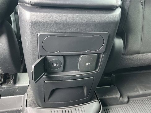 Used 2023 Ford Explorer XLT image 18