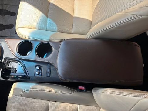 Used 2016 Toyota Avalon Limited FWD image 37