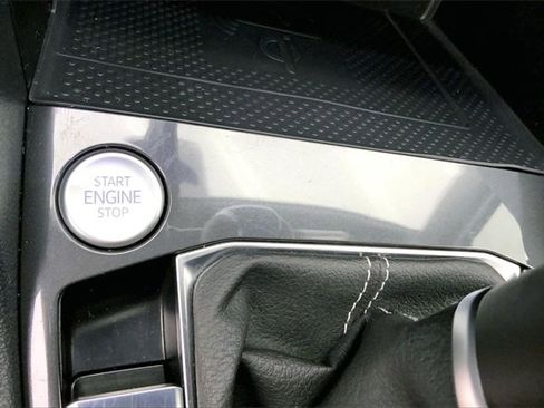 Used 2022 Volkswagen Tiguan SE image 32