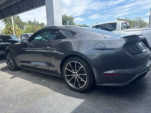 Used 2018 Ford Mustang Coupe RWD image 4