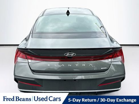 Used 2025 Hyundai Elantra SEL FWD image 7