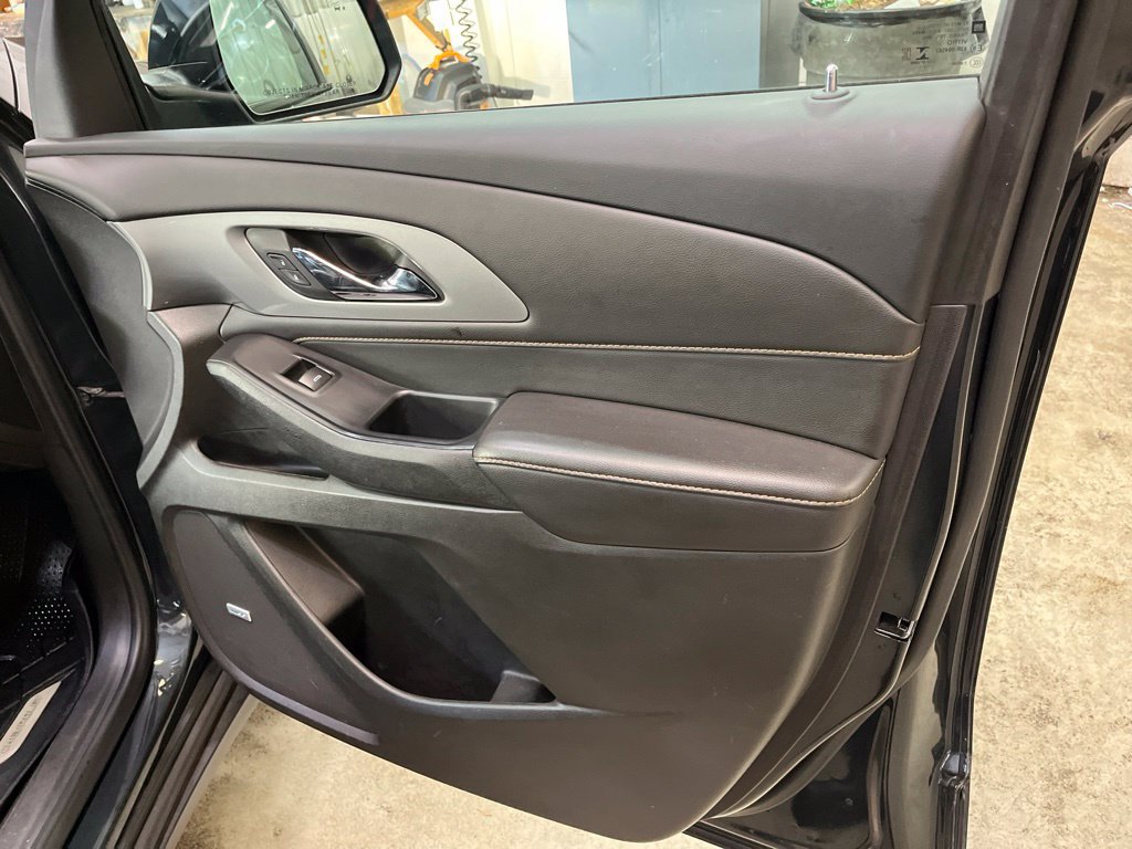 Used 2021 Chevrolet Traverse RS FWD image 37