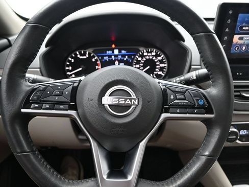 Used 2024 Nissan Altima 2.5 SL FWD image 16