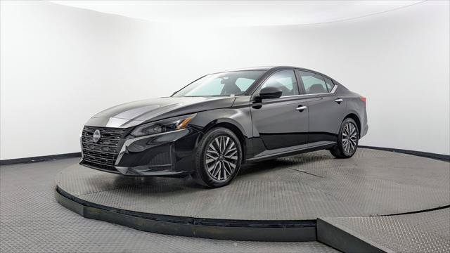 Used 2025 Nissan Altima 2.5 SV FWD image 2