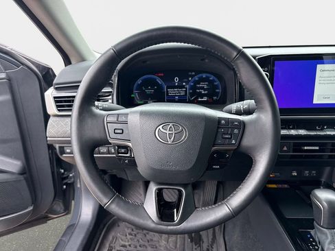 Used 2025 Toyota Camry XLE image 23