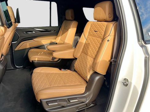 Used 2023 Cadillac Escalade ESV Sport w/ Touring Package AWD/4WD image 31