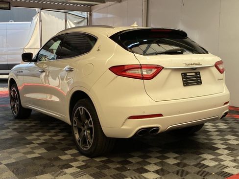 Used 2017 Maserati Levante S AWD/4WD image 4