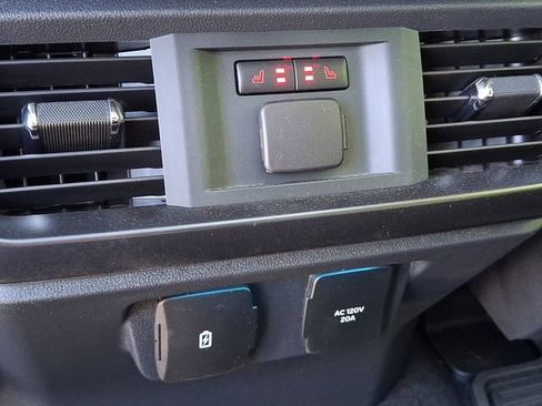 Used 2025 Ford F150 Raptor AWD/4WD image 17