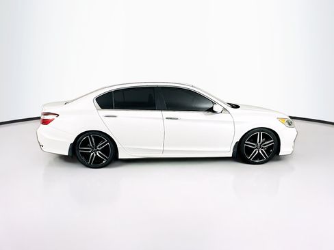 Used 2017 Honda Accord Sport image 10