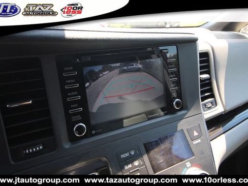 Used 2018 Toyota Sienna XLE Premium w/ Carpet Mat Package FWD image 24