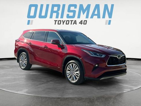Certified 2024 Toyota Highlander Platinum AWD/4WD image 1