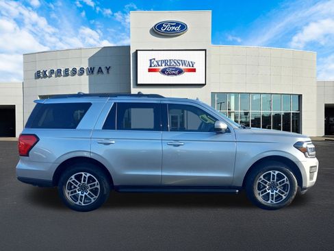 Used 2024 Ford Expedition XLT image 5