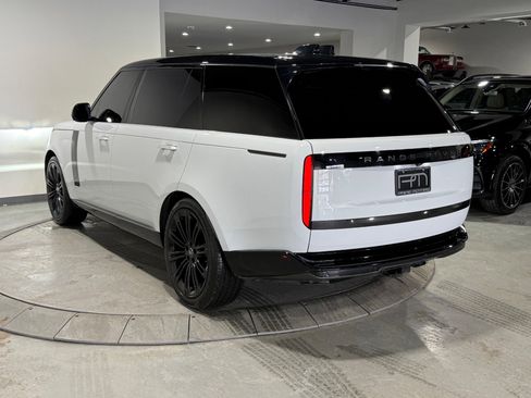 Used 2024 Land Rover Range Rover Long Wheelbase SE image 12