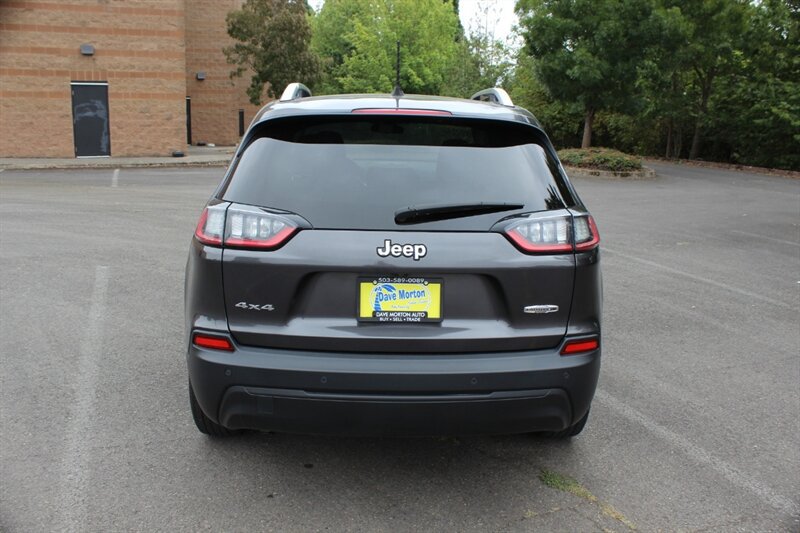 Used 2019 Jeep Cherokee Latitude Plus w/ Cold Weather Group AWD/4WD image 8