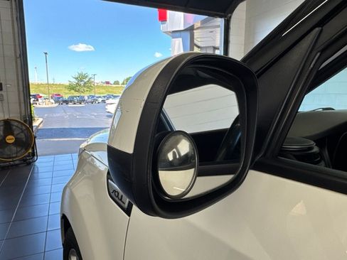 Used 2018 Kia Soul + FWD image 12