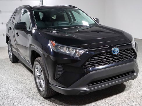 Used 2022 Toyota RAV4 LE AWD/4WD image 5