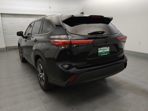 Used 2022 Toyota Highlander XLE FWD image 5