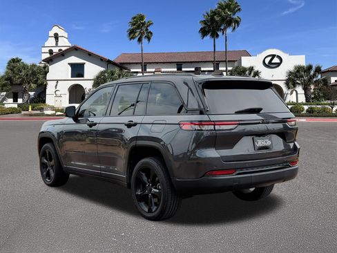 Used 2023 Jeep Grand Cherokee Altitude RWD image 4