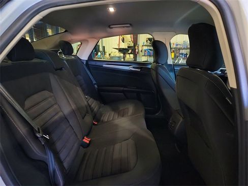 Used 2018 Ford Fusion SE w/ Fusion SE Technology Package image 22