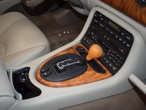 Used 1998 Jaguar XK8 Convertible image 21