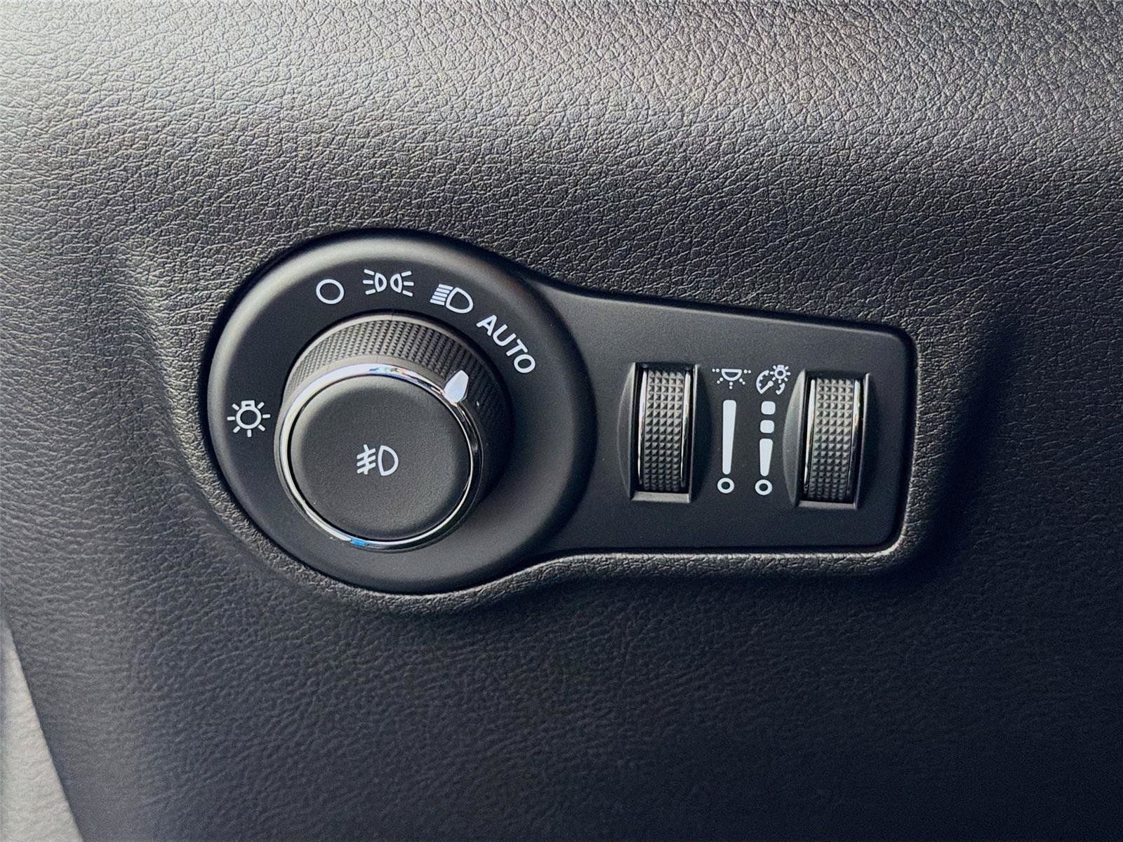 Used 2025 Jeep Compass Limited AWD/4WD image 17