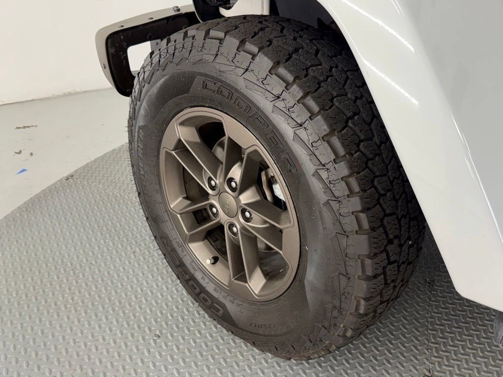 Used 2017 Jeep Wrangler Unlimited Sahara AWD/4WD image 49