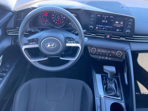 Used 2021 Hyundai Elantra SEL image 25
