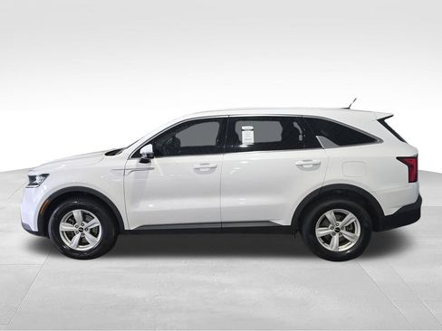 Used 2023 Kia Sorento LX FWD image 3