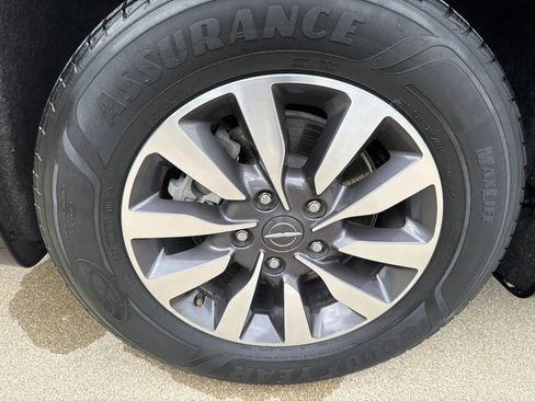 Used 2022 Chrysler Pacifica Touring-L w/ Uconnect Theater Family Group FWD image 11