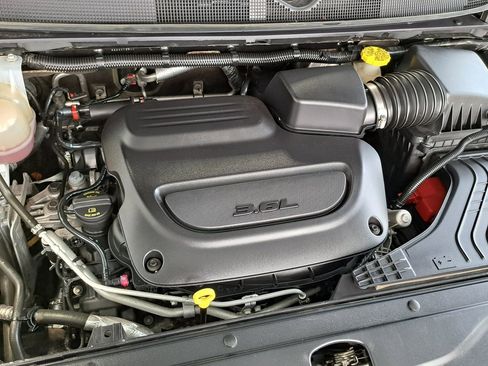 Used 2023 Chrysler Voyager LX image 34