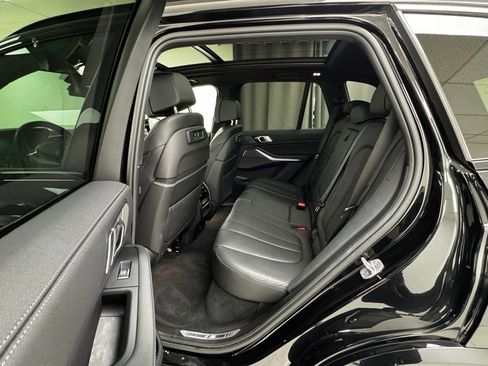 Used 2021 BMW X5 M50i image 11