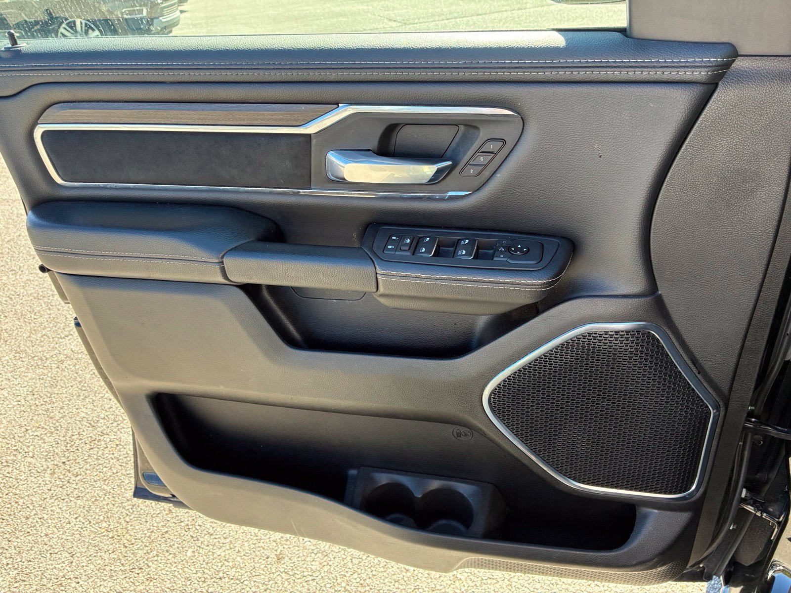 Used 2025 RAM 1500 Laramie w/ Sport Appearance Package AWD/4WD image 11
