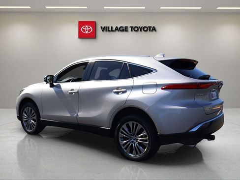 Certified 2022 Toyota Venza XLE AWD/4WD image 3
