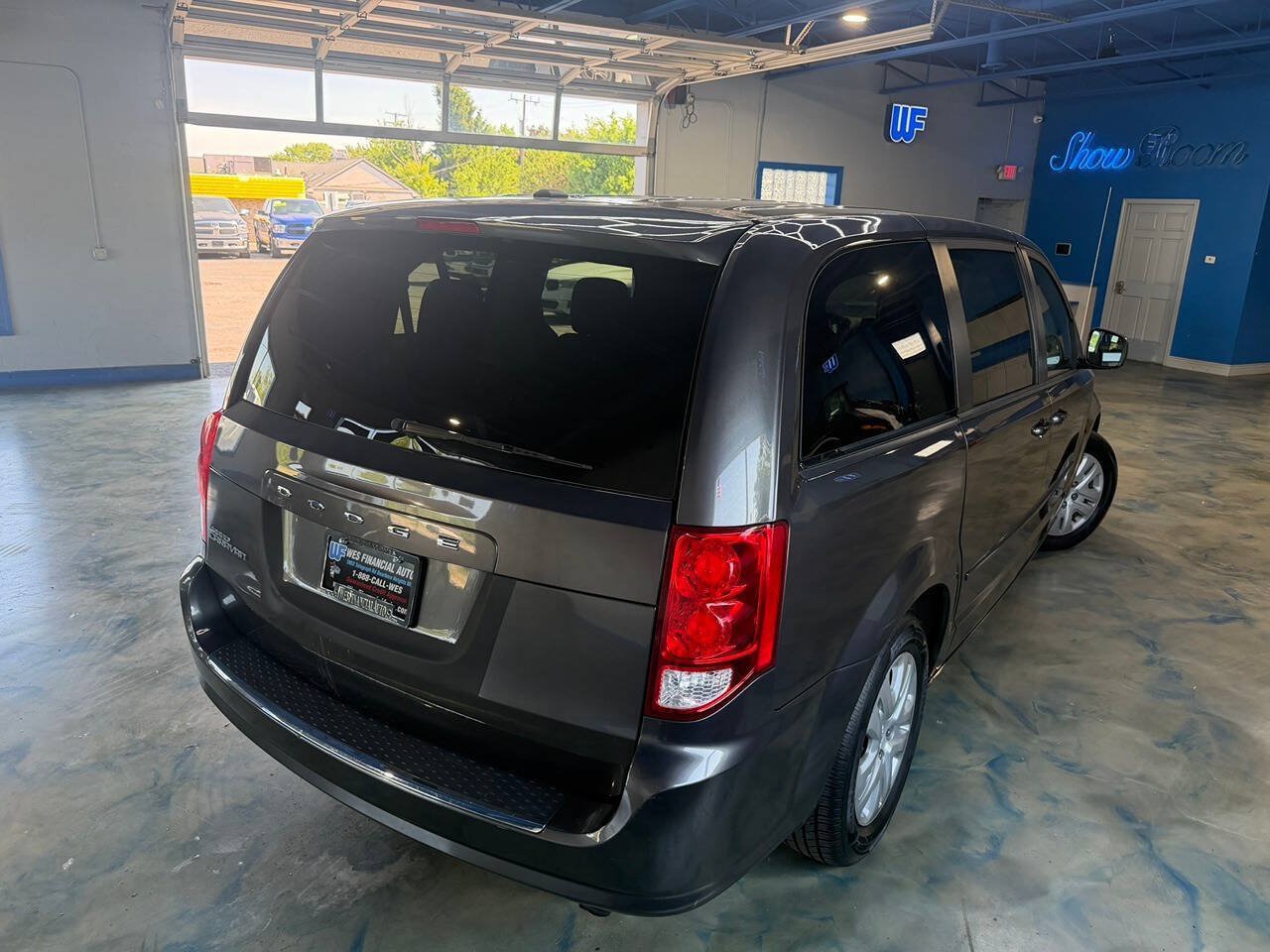 Used 2016 Dodge Grand Caravan SE w/ Quick Order Package 29E SE FWD image 2
