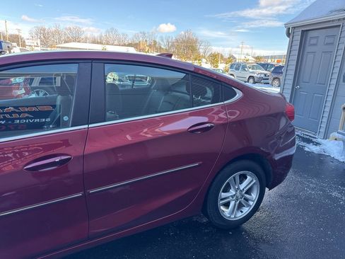 Used 2017 Chevrolet Cruze LT w/ Convenience Package image 5