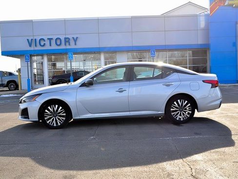 Used 2024 Nissan Altima 2.5 SV image 6